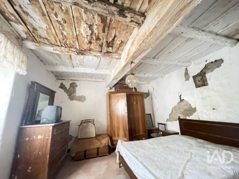 Крыша/земля в Варезе-Лигуре