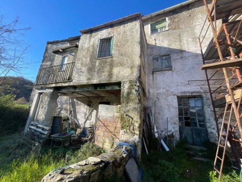 Teto/Chão em Varese Ligure