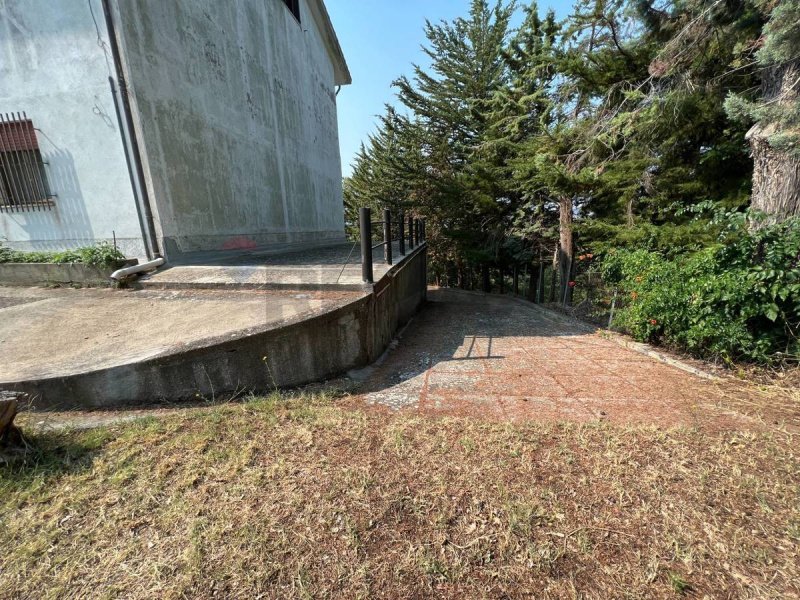 特里卡里科别墅