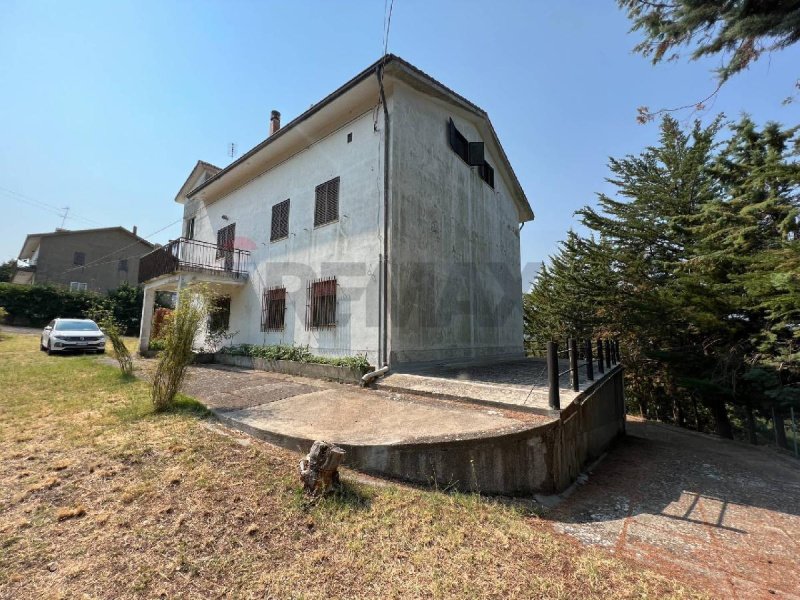 特里卡里科别墅