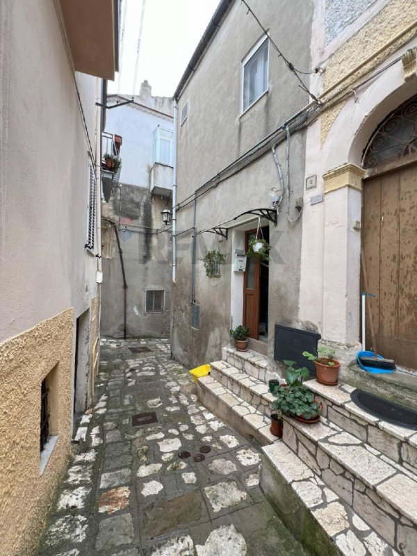 Half-vrijstaande woning in Tricarico