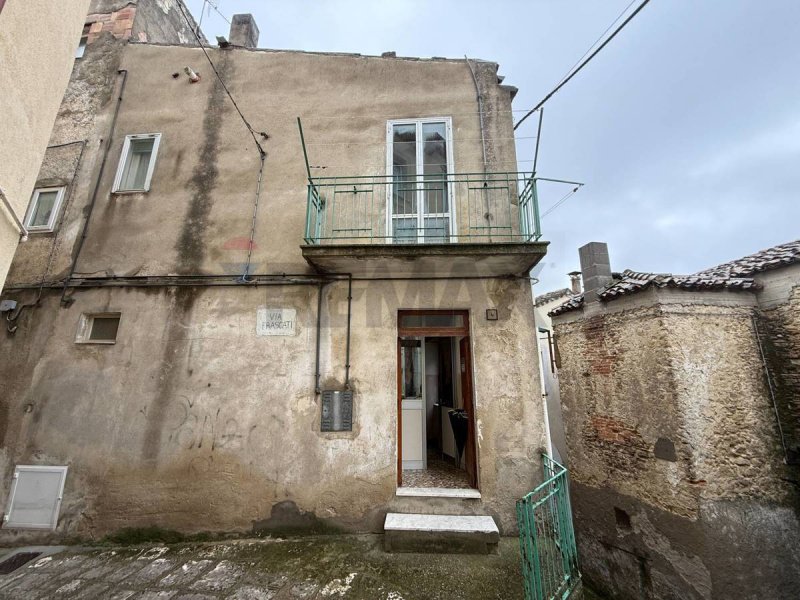 Half-vrijstaande woning in Tricarico