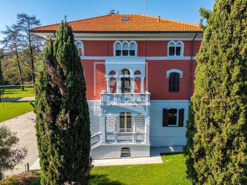 Villa à Traversetolo