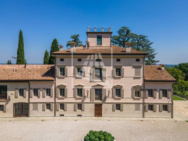 Villa in Quattro Castella