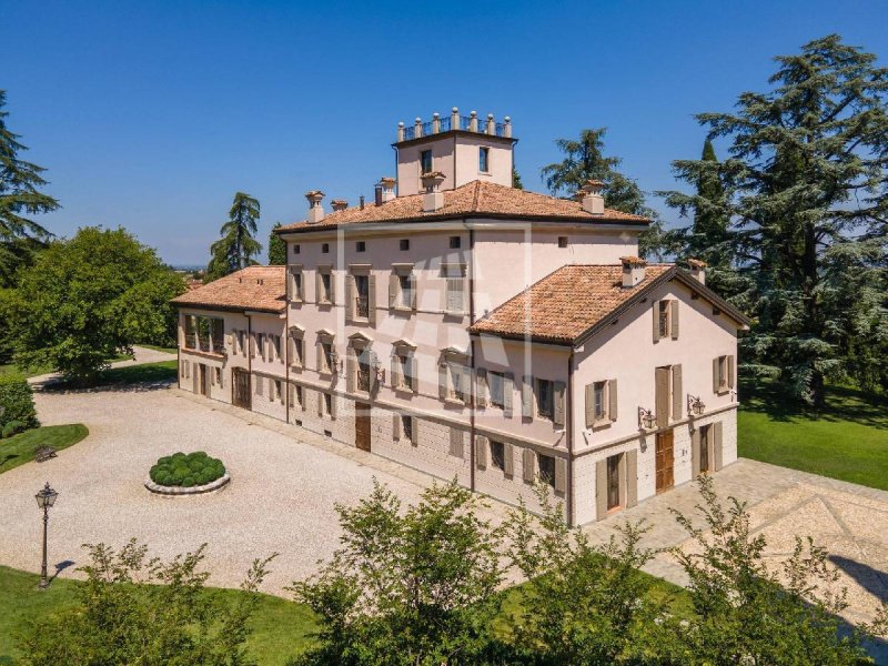Villa in Quattro Castella