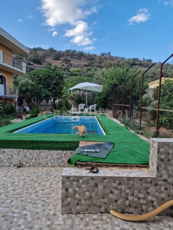 Villa in Santa Teresa di Riva