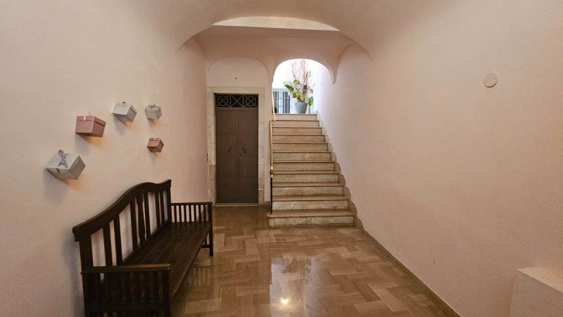 卡斯特拉纳格罗泰公寓