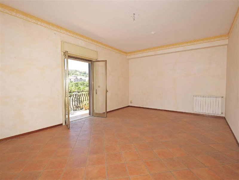 Apartamento em Aci Catena