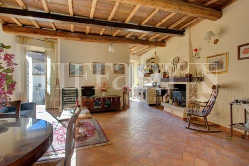 Half-vrijstaande woning in Riofreddo