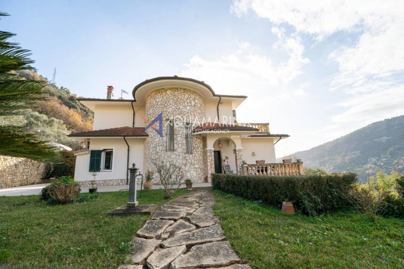 Moradia em Vallecrosia