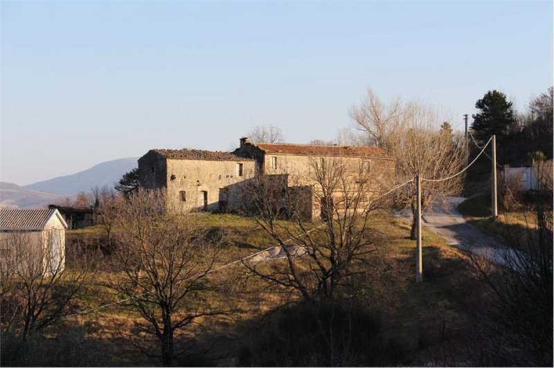 Casolare a Valfabbrica