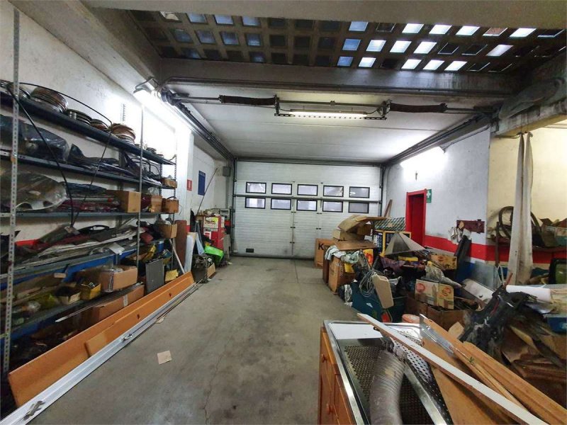 Local commercial à Cantù