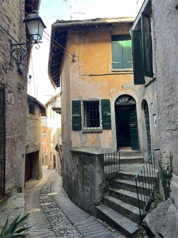 Half-vrijstaande woning in Faggeto Lario