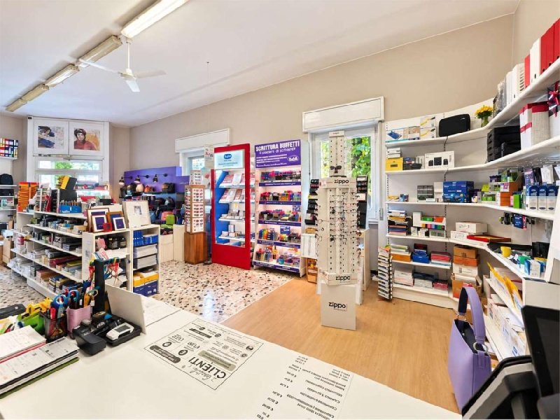 Immobile commerciale a Lomazzo