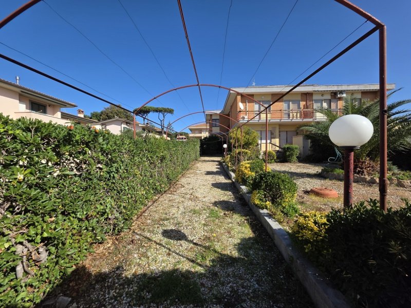 Moradia com terraço em Anzio