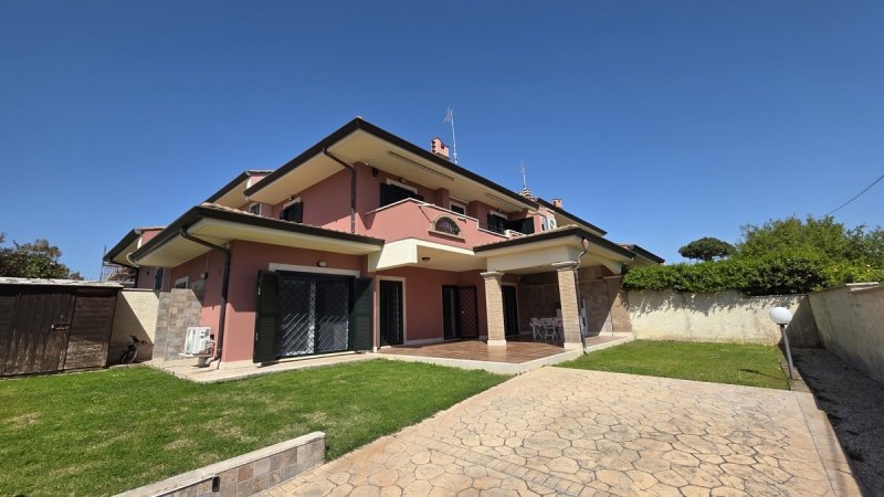Moradia com terraço em Anzio