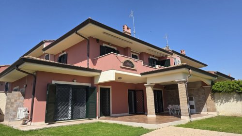 Moradia com terraço em Anzio