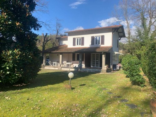 Vrijstaande woning in Massa