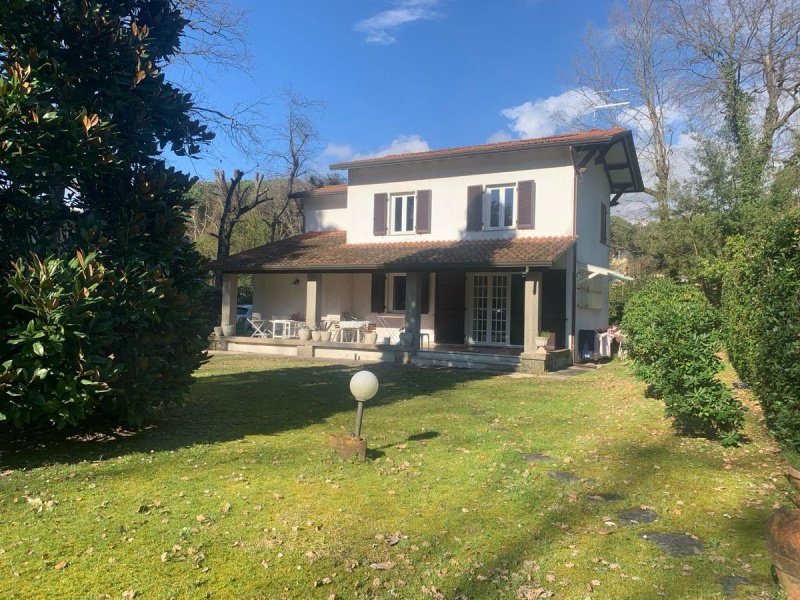 Vrijstaande woning in Massa