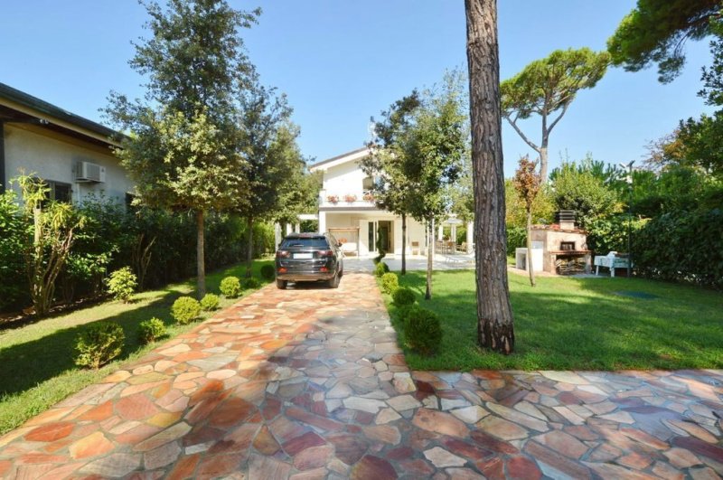 Villa a Forte dei Marmi