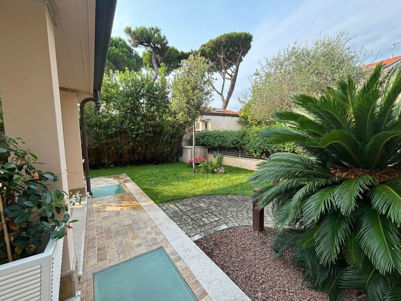 Villa a Forte dei Marmi