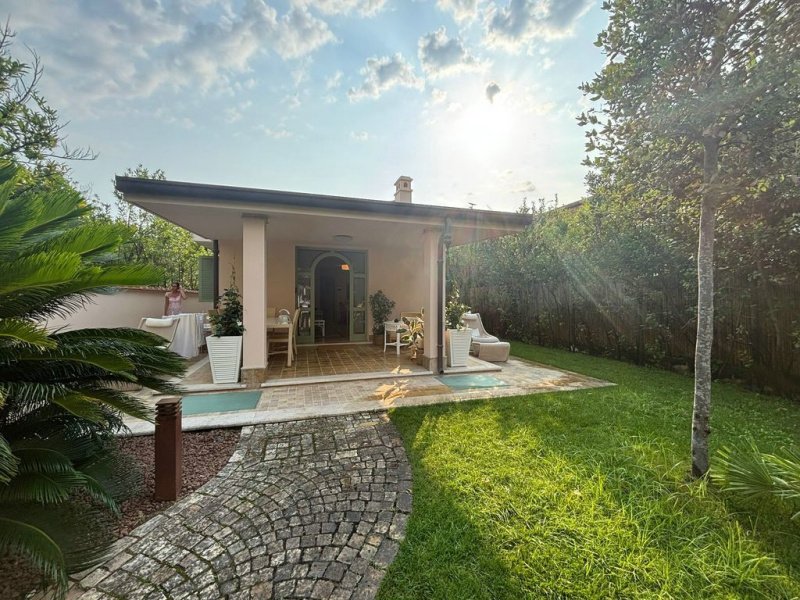 Villa a Forte dei Marmi