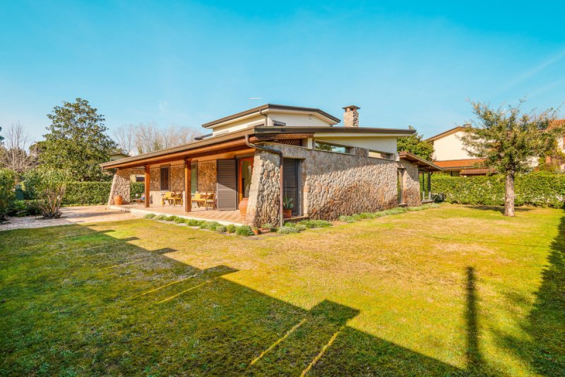 4 Bedrooms Villa for sale in Forte Dei Marmi [804629] | Gate-away®