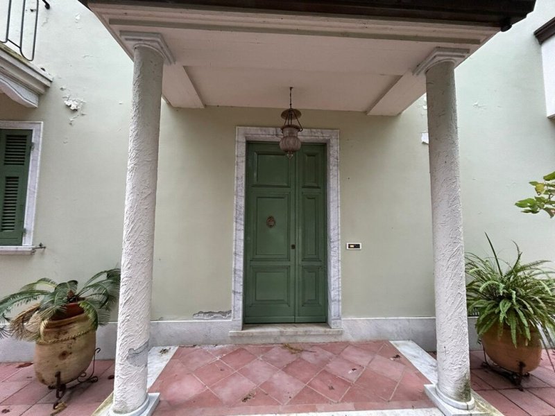 Villa in Carrara