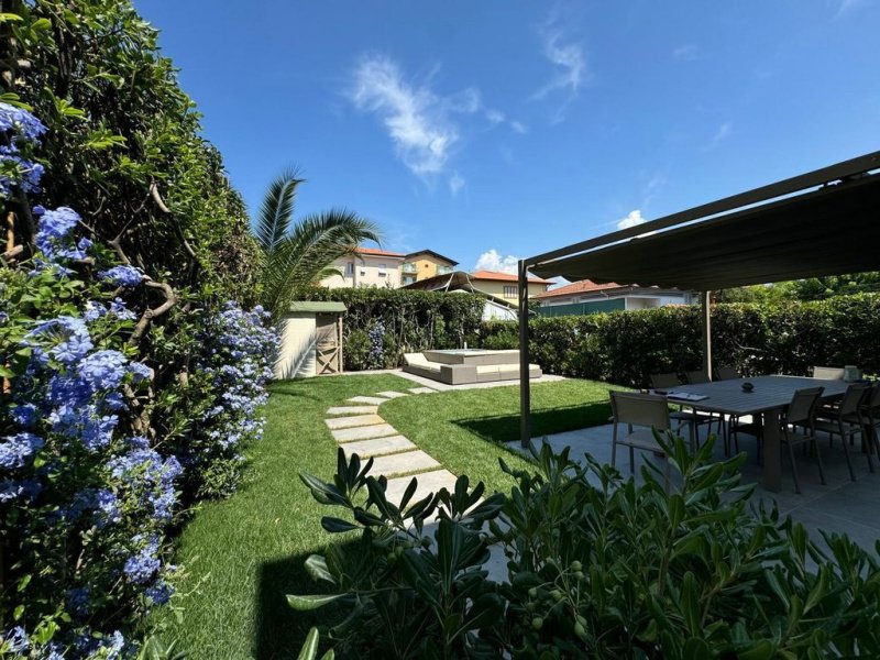 3 Bedrooms Villa for sale in Pietrasanta [805287] | Gate-away®