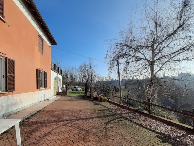 Особняк из двух квартир в Кремолино