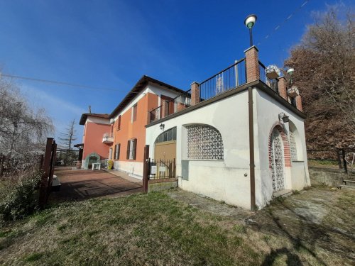 克雷莫利诺半独立房屋