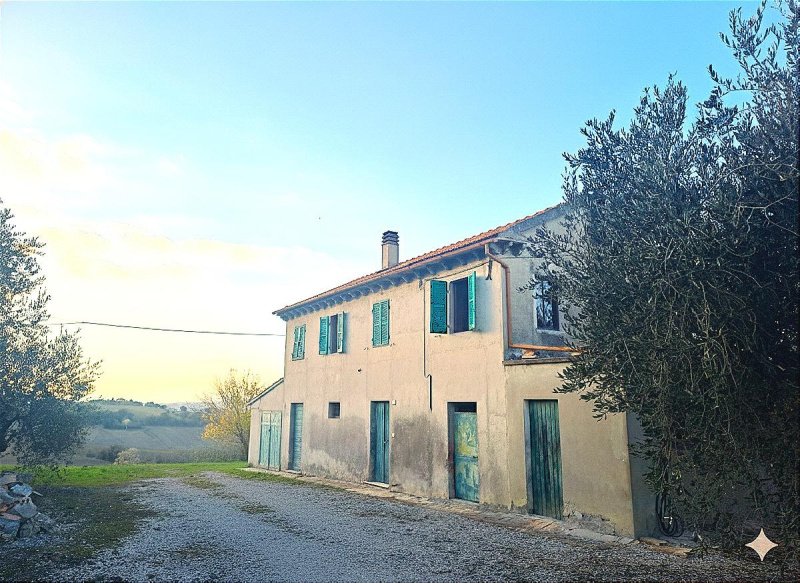 Casa indipendente a Belvedere Ostrense