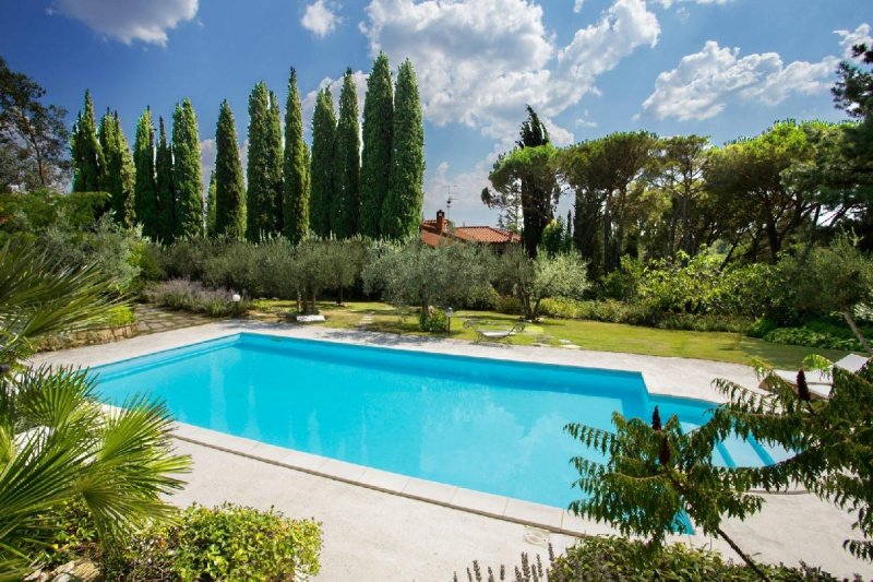 8 Bedrooms Farmhouse for sale in Arezzo [805364] | Gate-away®