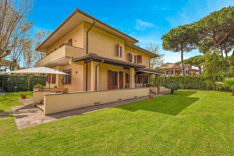 Вилла в Форте-дей-Марми