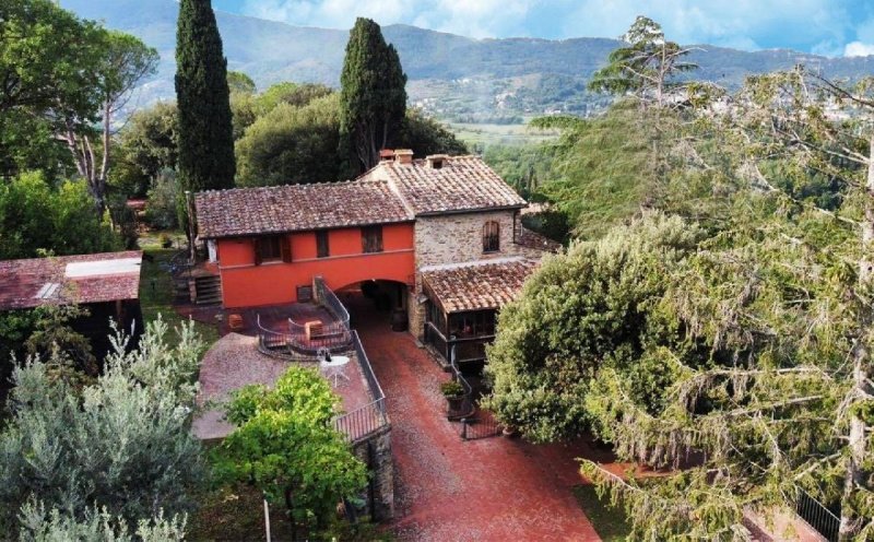 8 Bedrooms Farmhouse for sale in Arezzo [806310] | Gate-away®
