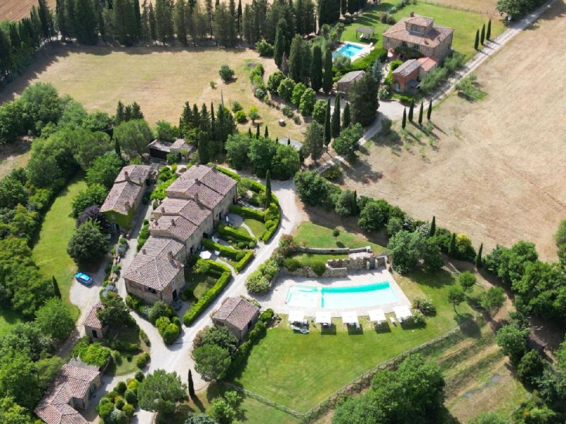 26 Bedrooms Farmhouse for sale in Sinalunga [806320] | Gate-away®