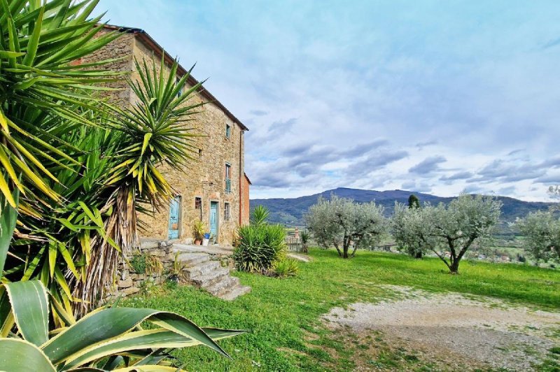 Farmhouse for sale in Castiglion Fiorentino [812633] | Gate-away®