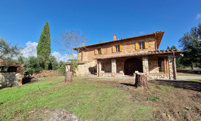 Klein huisje op het platteland in Asciano