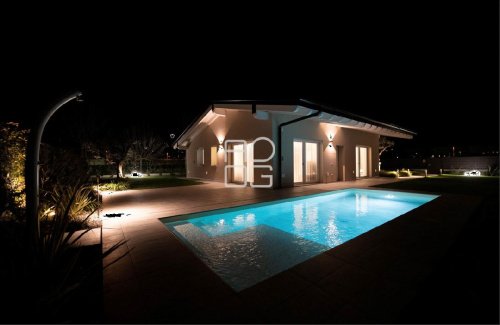 Вилла в Паденге-суль-Гарда