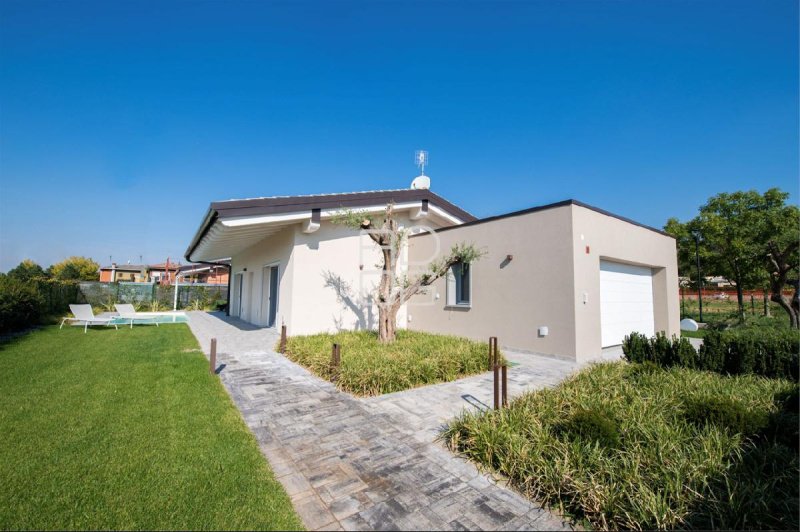 Villa a Calvagese della Riviera