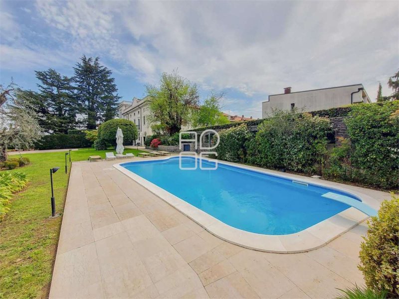 加尔达湖群滨代森扎诺别墅