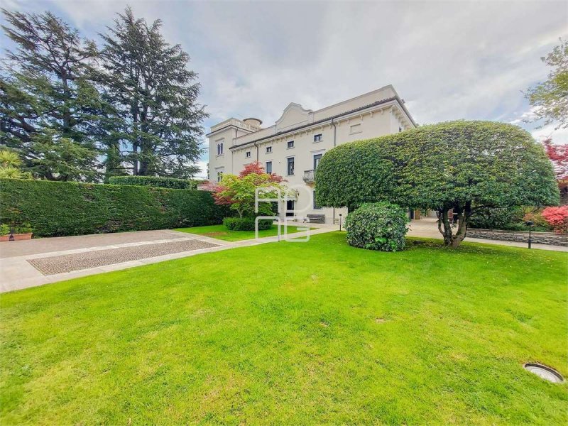 Villa i Desenzano del Garda
