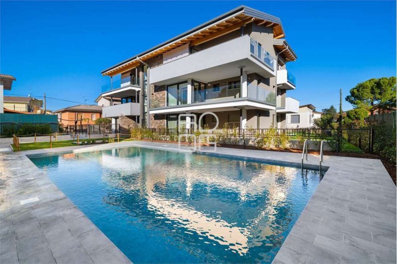 加尔达湖群滨代森扎诺阁楼