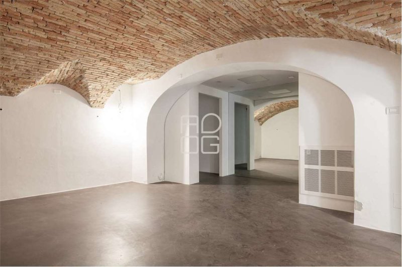 加尔达湖群滨代森扎诺商业房产