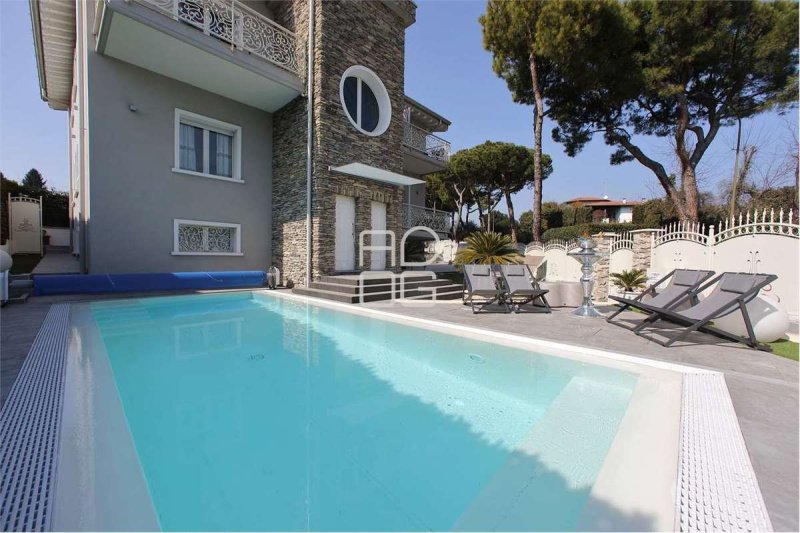 Вилла в Дезенцано-дель-Гарда