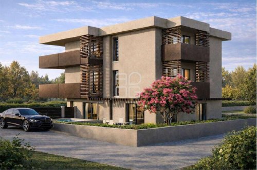 加尔达湖群滨代森扎诺公寓