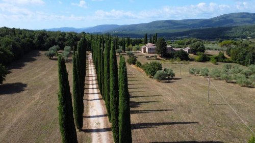 Klein huisje op het platteland in Siena