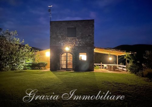 卡斯塔涅托-卡杜奇农舍