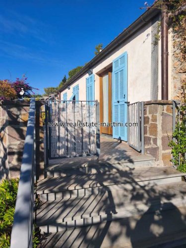 Self-contained apartment in Camporosso