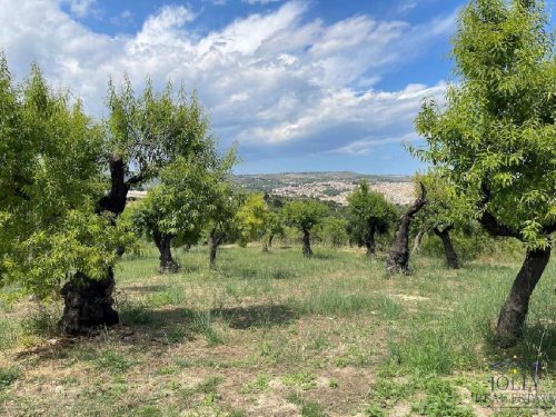 Строительный участок в Ното